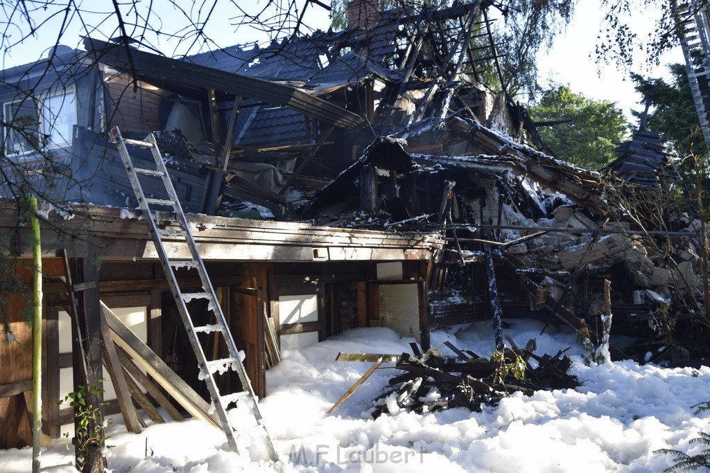 Grossfeuer Einfamilienhaus Siegburg Muehlengrabenstr P1222.JPG - Miklos Laubert